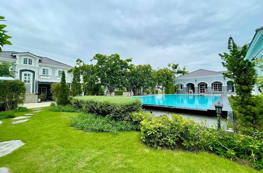 House with Shared Pool in Sukhumvit 